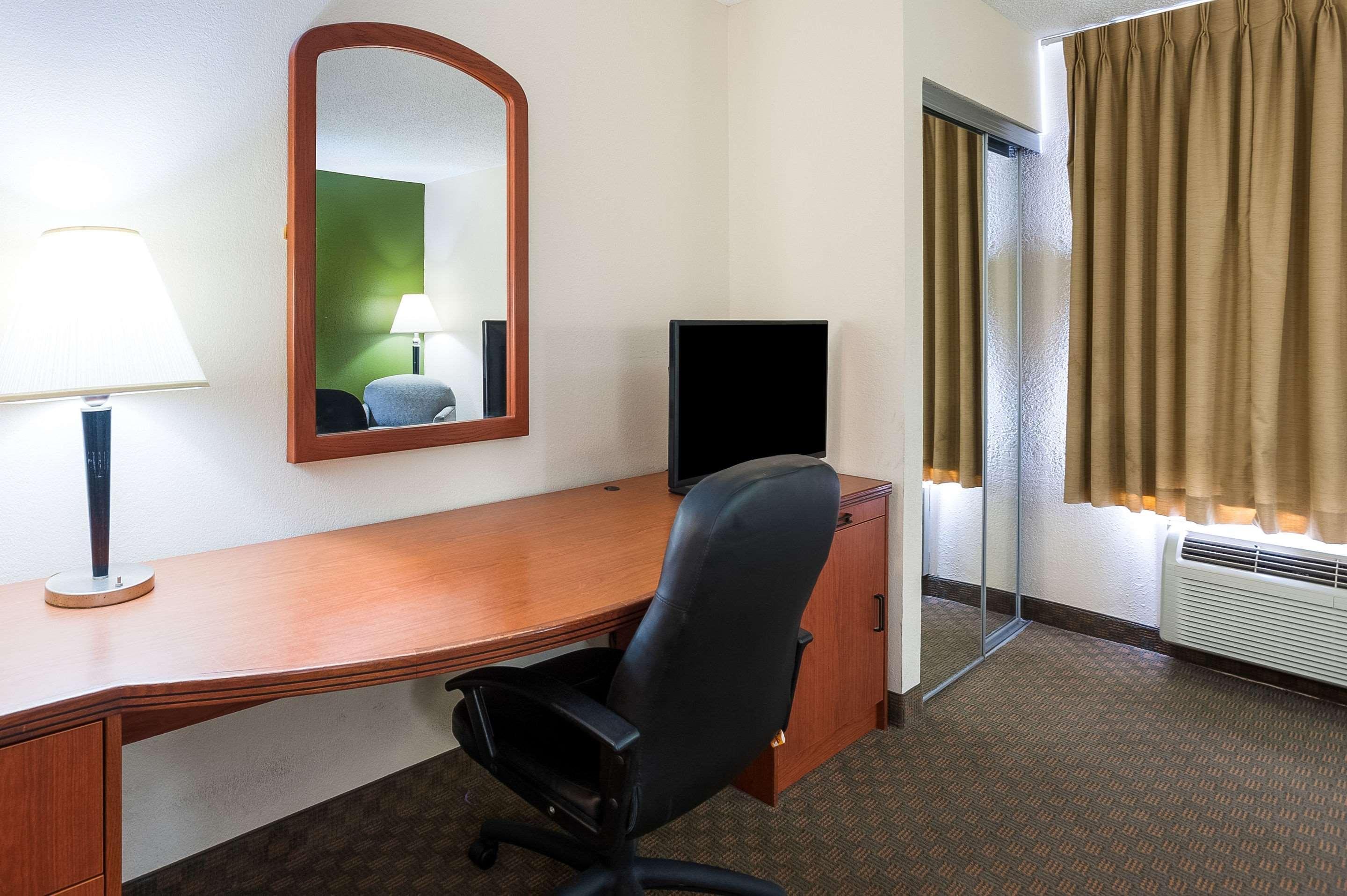 Quality Inn & Suites Lake Charles South מראה חיצוני תמונה